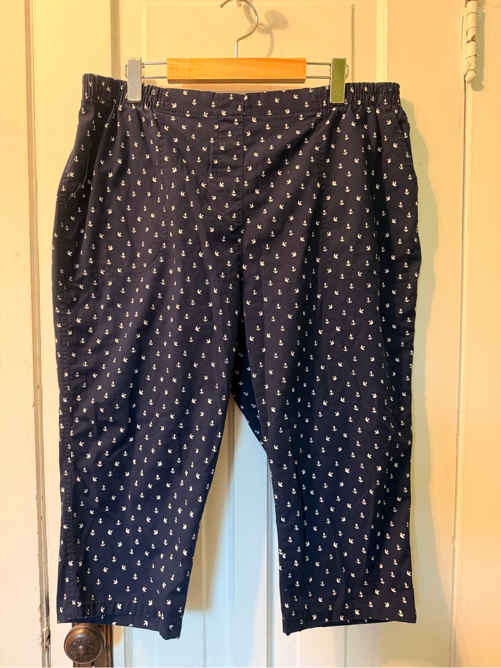 Alia Petite Navy Anchor Print Casual croppedPants